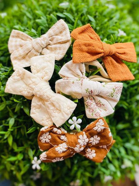 Bear & Burrow - Medium Bow Headband